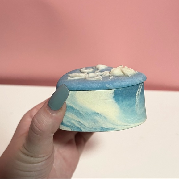 Vintage blue heart rose trinket box - Picture 4 of 5